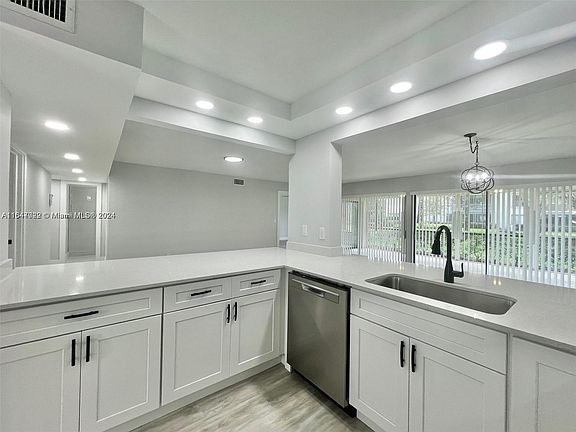 5th image of 5674 Fairway Park Dr APT 104