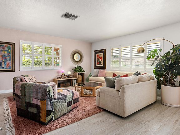 4th image of 64935 Leonard Ct