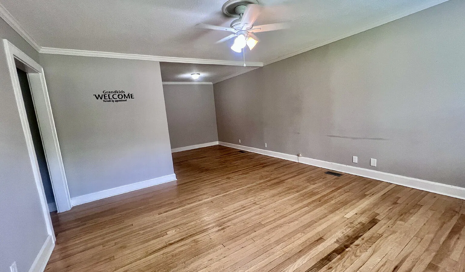 3 bed, 1.0 bath, 1151 sqft, $1,300 — Photo 4