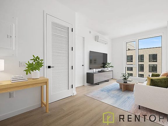 3rd image of 1051 Pacific St #202