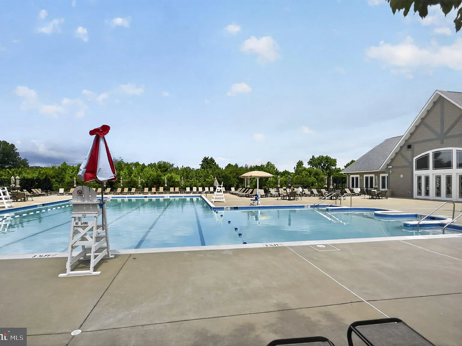 4 bed, 3.5 bath, 2520 sqft, $2,950 — Photo 2
