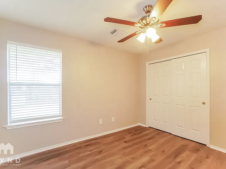 12035 Thornecrest Dr — Photo 13