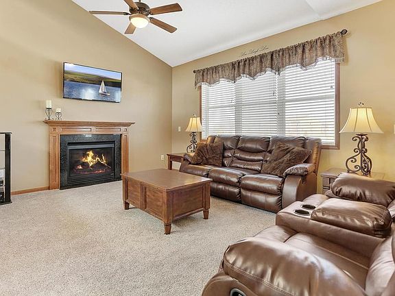 5th image of 2049 Winterberry Ln