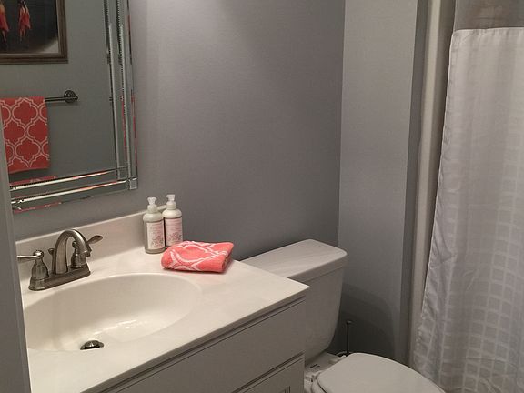 Bathroom (upstairs)