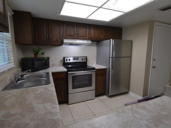 5th image of 8811 Bay Pointe Dr #202