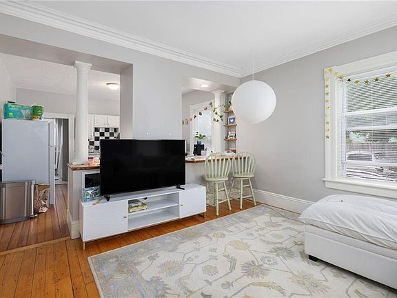 4th image of 56 Barton St