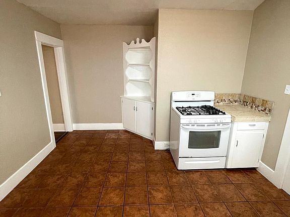 3rd image of 741 Gladys Ave #741