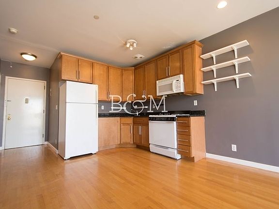3rd image of 62 Clermont Ave APT 301