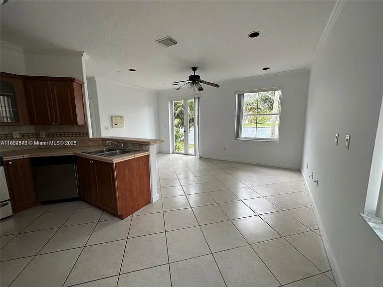 3529 SW 169th Ter — Photo 6