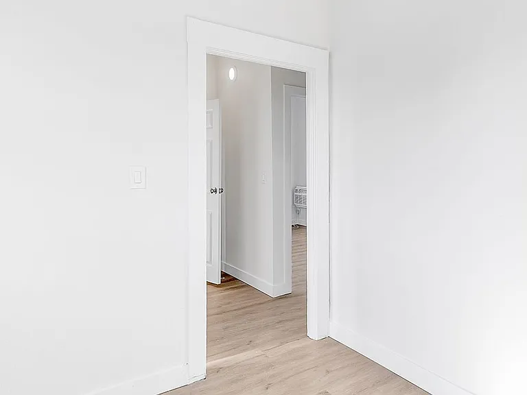 1618 E. Vernon Ave — Photo 3