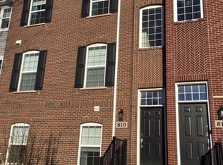 810 Paisley Ct, Naperville, IL 60540