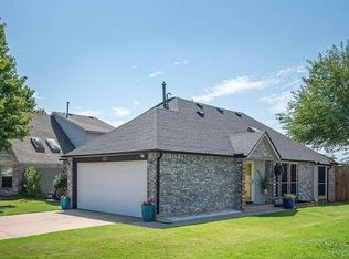 1802 SW 21st St, Moore, OK 73170