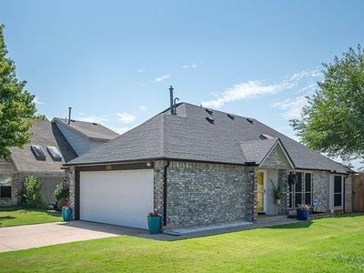 1802 SW 21st St, Moore, OK, 73170