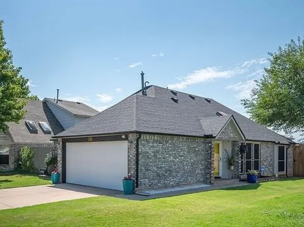 1802 SW 21st St, Moore, OK 73170