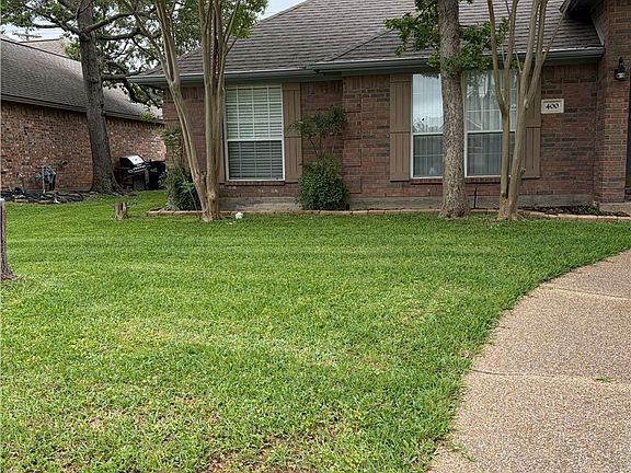 3rd image of 400 Heather Ln