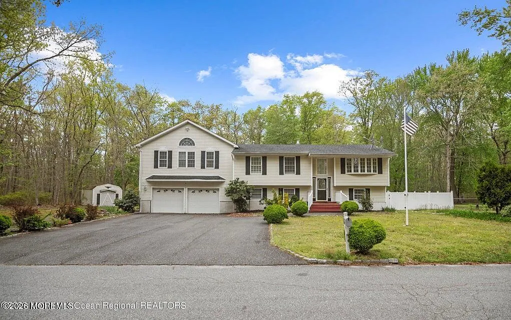 4 bed, 2840 sqft, $4,200 — Photo 2