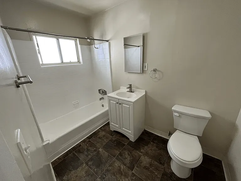 652 Veteran Ave — Photo 122
