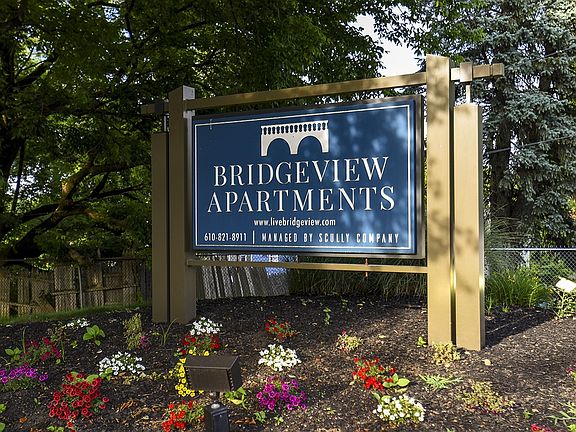 Bridgeview signage