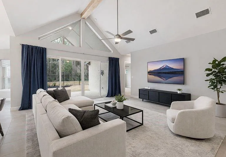 15834 Meadow Crk — Photo 1