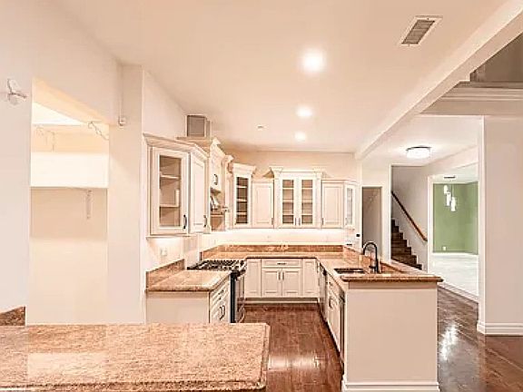 3rd image of 19462 Harding Ln
