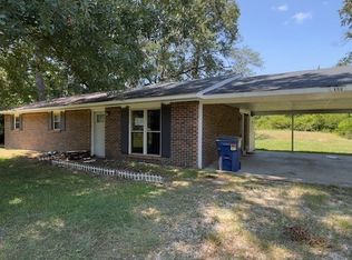 152 Meadow Lane Dr, Elmore, AL 36025
