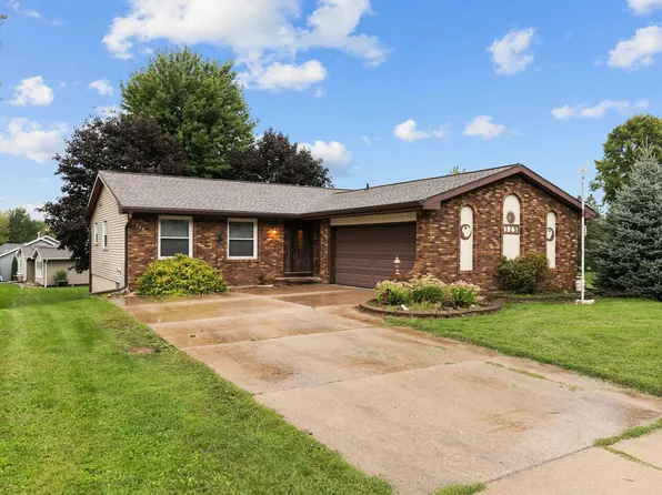 325 N Cherry St, Hortonville, WI 54944