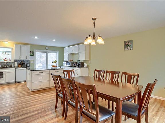 5th image of 110 Gardenia Dr
