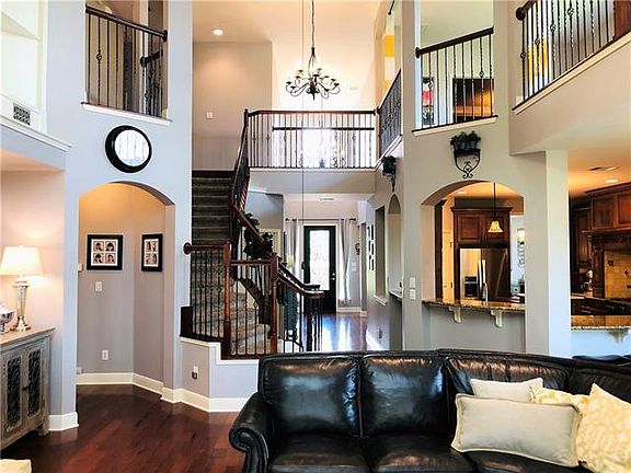 2nd image of 2711 Azzuro Way