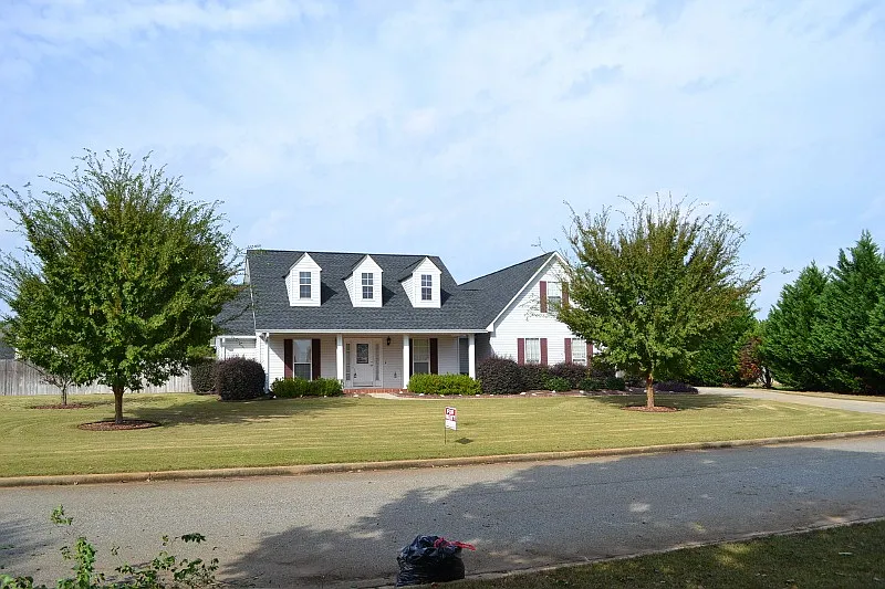 102 Bentley Way photo 1