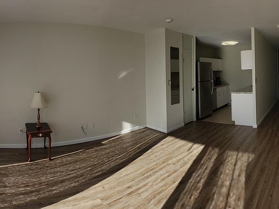 4th image of 3000 Farnam St APT 5I