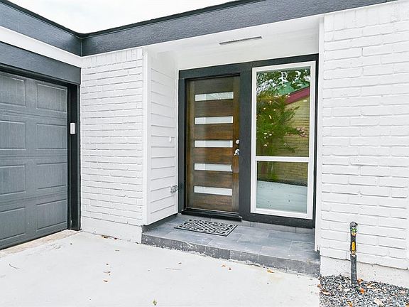3rd image of 11207 Wood Lodge Dr