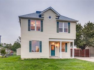 616 W 7th St, Taylor, TX 76574