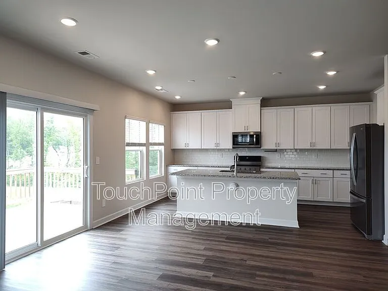 115 Sentinel Ct — Photo 3