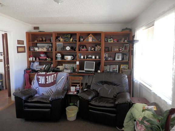 2nd image of 1726 Hutchinson Dr