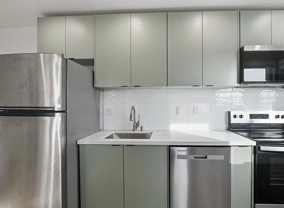 1st image of 2735 Broadway #2735-3