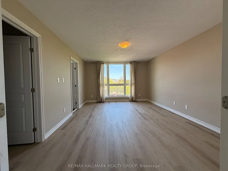 1158 Tischart Cres — Photo 21