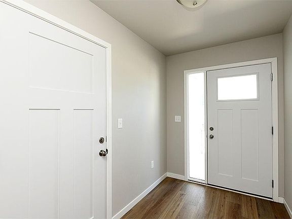 3rd image of 1293 Marlys Dr W