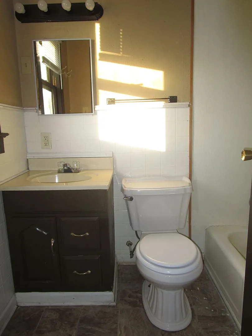 706 E. Jackson — Photo 3