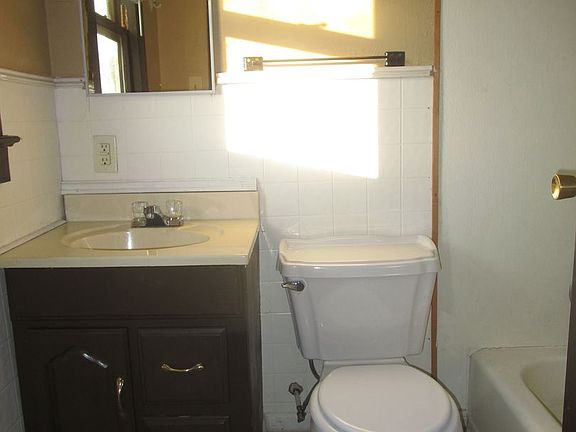 3rd image of 706 E Jackson St APT 3