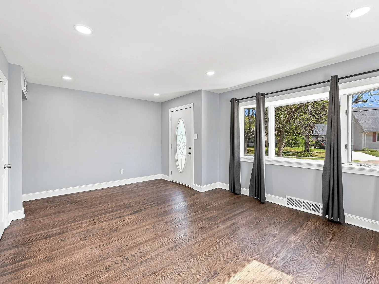 3 bed, 1290 sqft, $2,900 — Photo 3