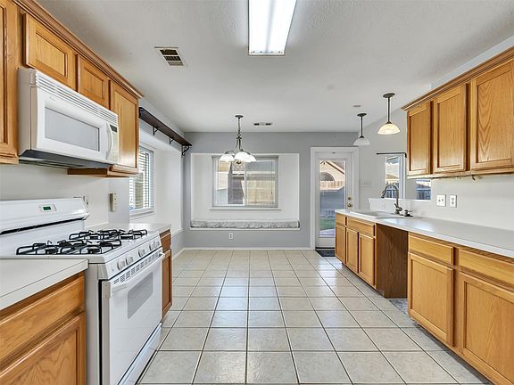 5th image of 8018 Fox St