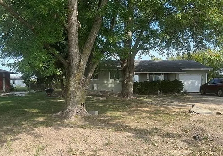 9040 E 206th St photo 1