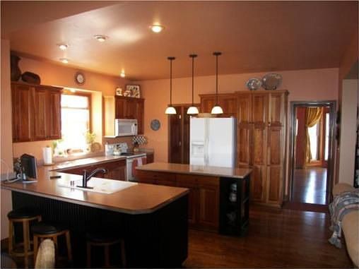 Kitchen Island w/ Granite