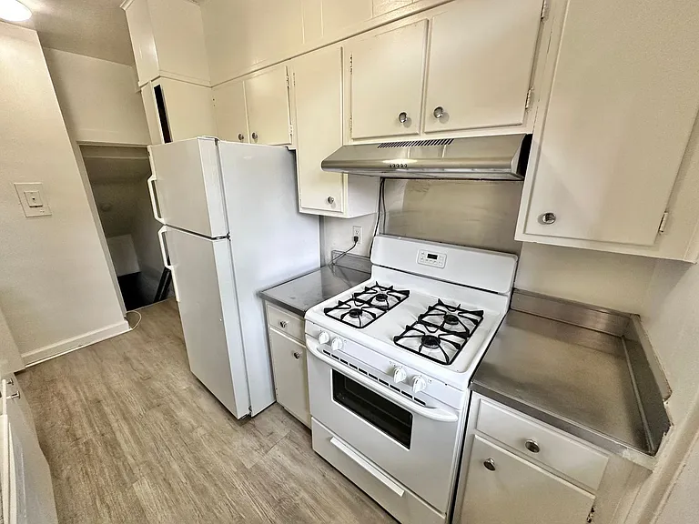4422 Greenwich Pkwy NW — Photo 14