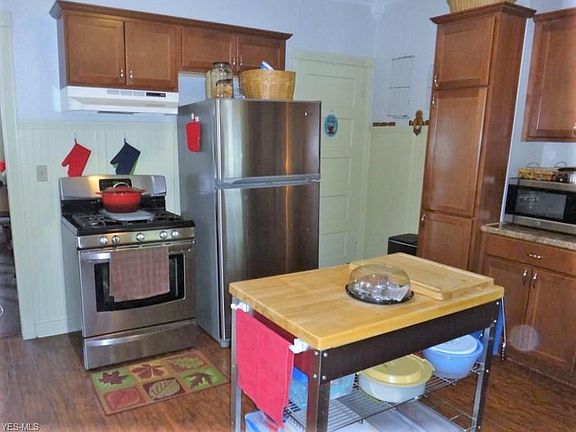 2nd image of 1106 Robbins Ave #1108