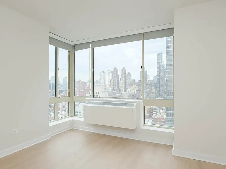 305 W 50th St #4A — Photo 21