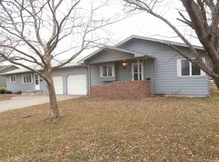 602 W Knott St, Hesston, KS 67062