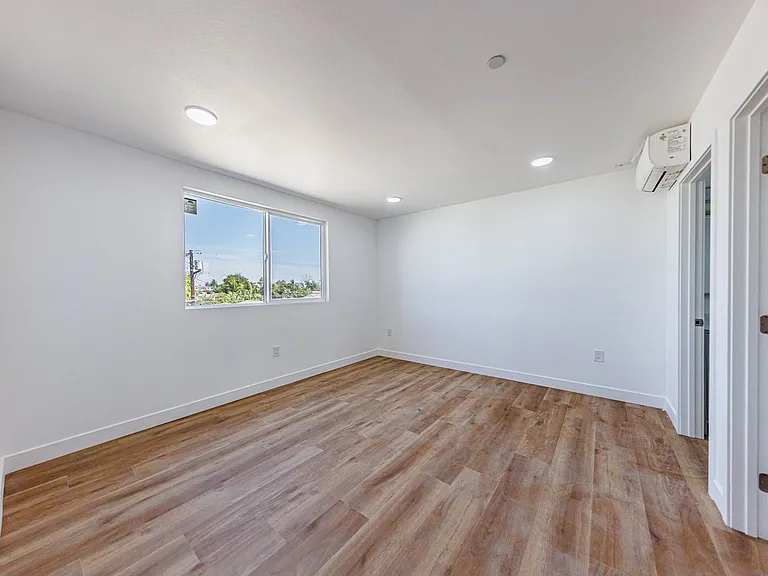 Huge 2, 3 & 4 Bed 2026 Townhomes — Photo 36