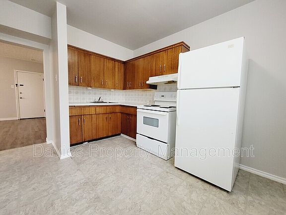 4th image of 10976 124th St NW #Townhouse