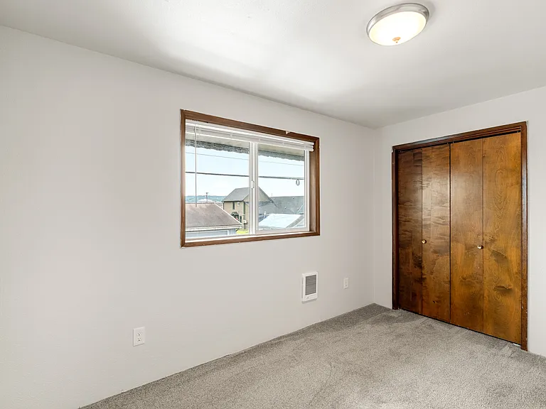 1111 W Market St #4 — Photo 9